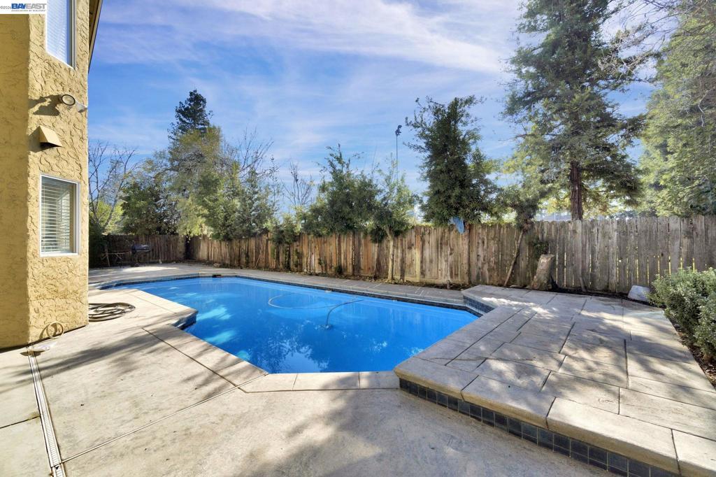 2034 Wrenwood Ave, Clovis, CA 93611