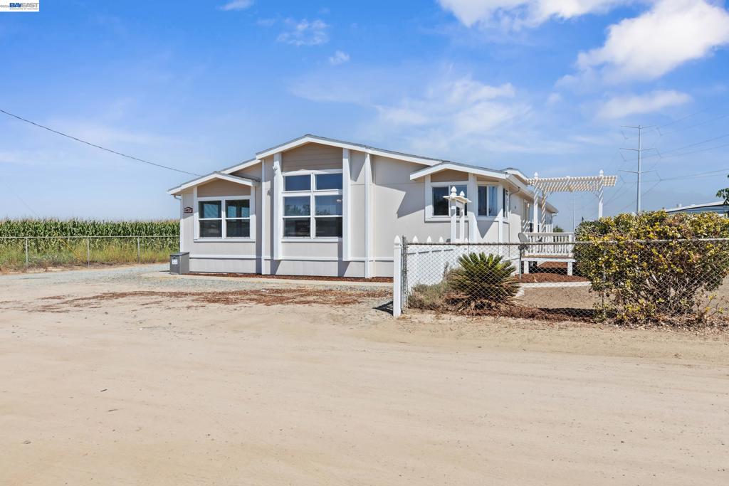 4437 W Grayson, Modesto, CA 95358