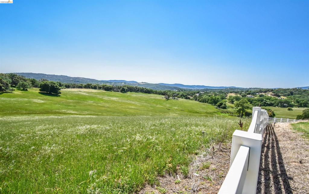 9325 Fraguero Rd, Sonora, CA 95370
