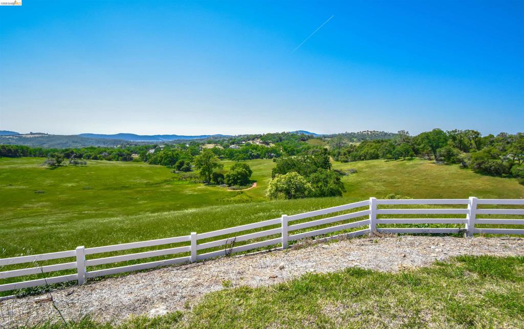 9325 Fraguero Rd, Sonora, CA 95370