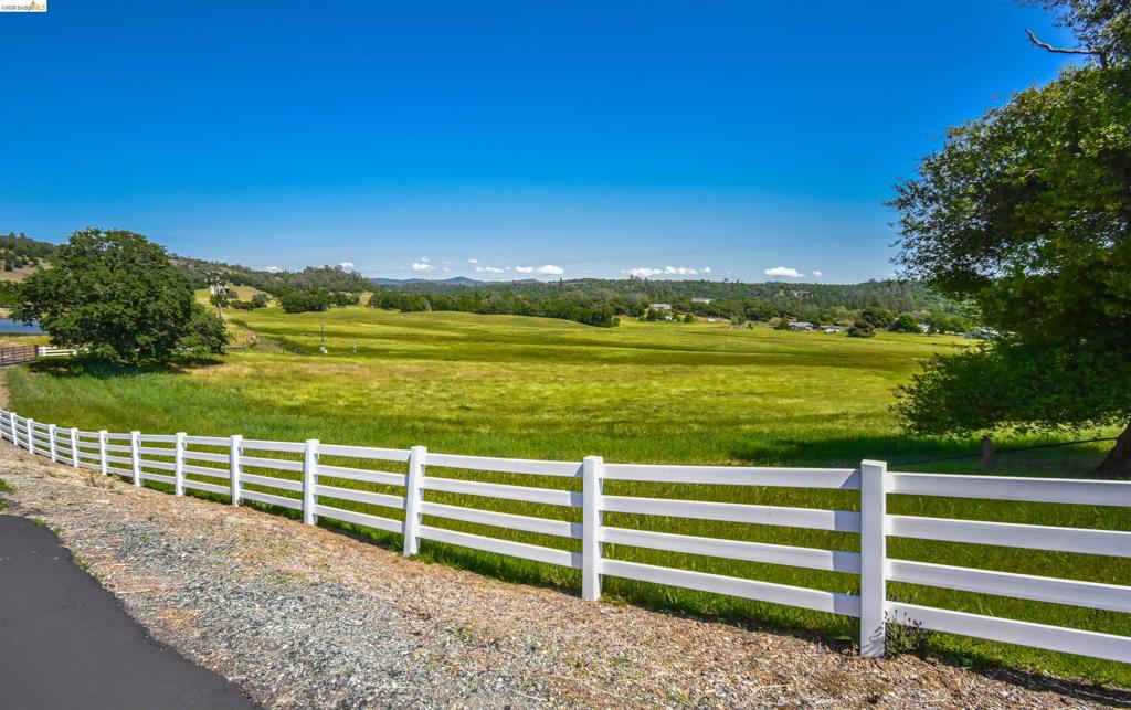 9325 Fraguero Rd, Sonora, CA 95370