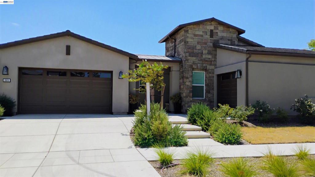 965 Beaver Pond Loop, Madera, CA 93636
