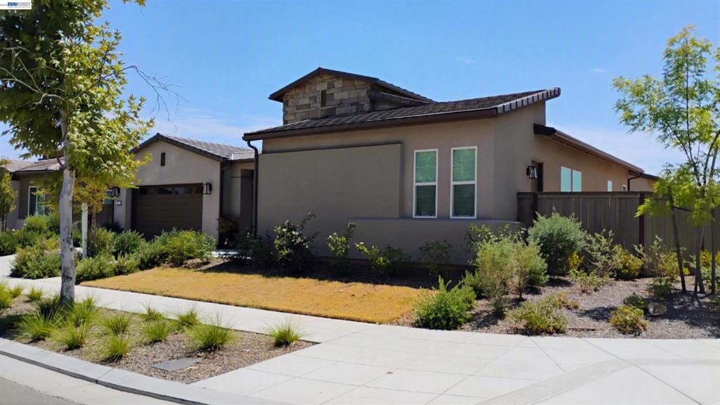 965 Beaver Pond Loop, Madera, CA 93636