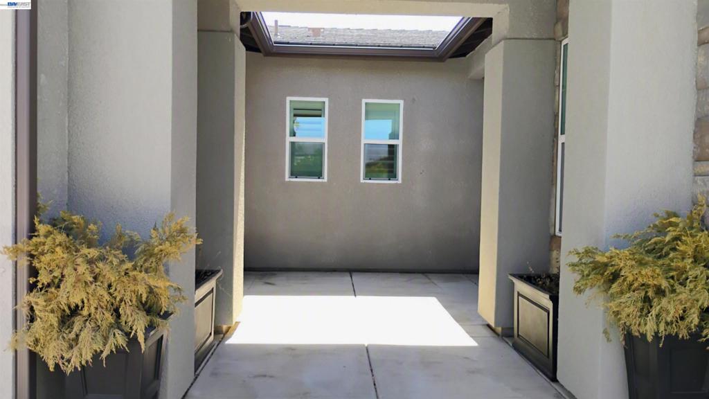 965 Beaver Pond Loop, Madera, CA 93636