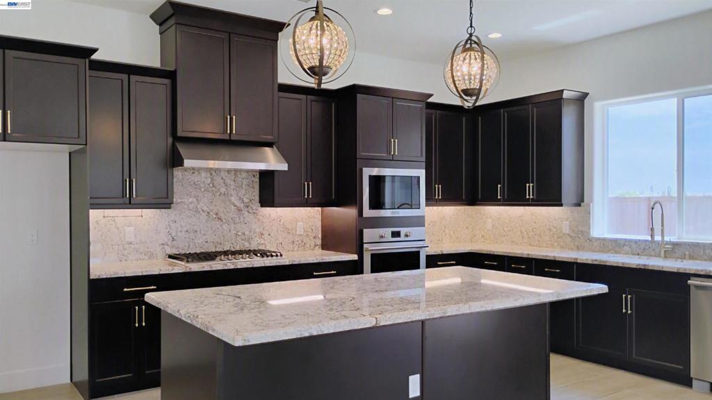 965 Beaver Pond Loop, Madera, CA 93636