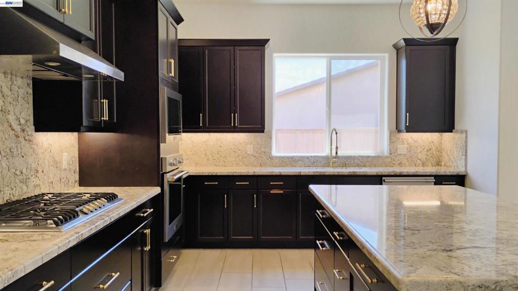 965 Beaver Pond Loop, Madera, CA 93636