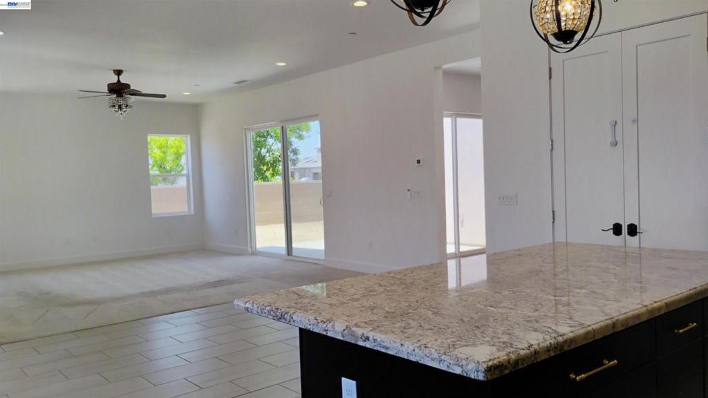 965 Beaver Pond Loop, Madera, CA 93636