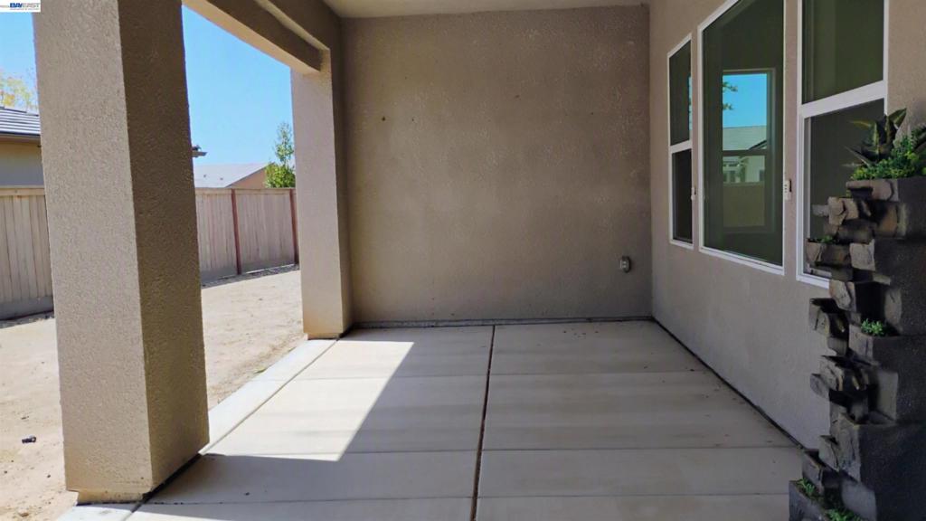 965 Beaver Pond Loop, Madera, CA 93636