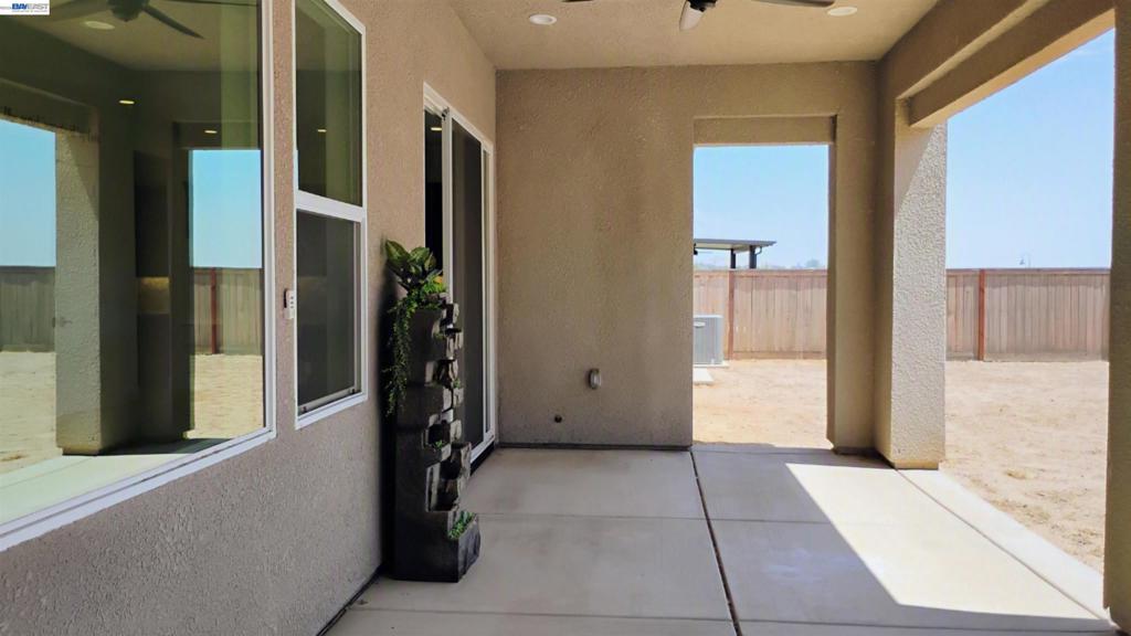 965 Beaver Pond Loop, Madera, CA 93636
