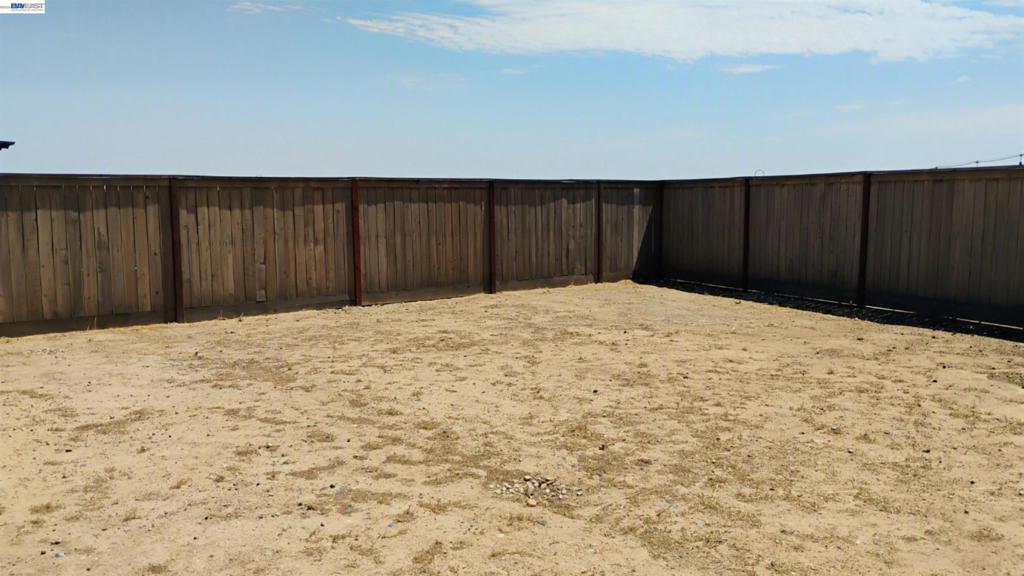 965 Beaver Pond Loop, Madera, CA 93636