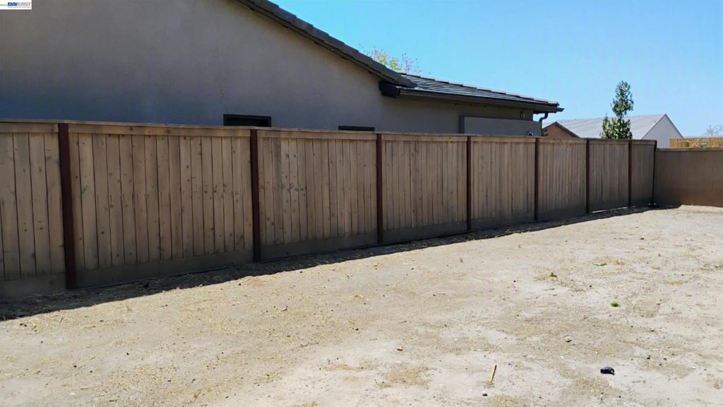 965 Beaver Pond Loop, Madera, CA 93636