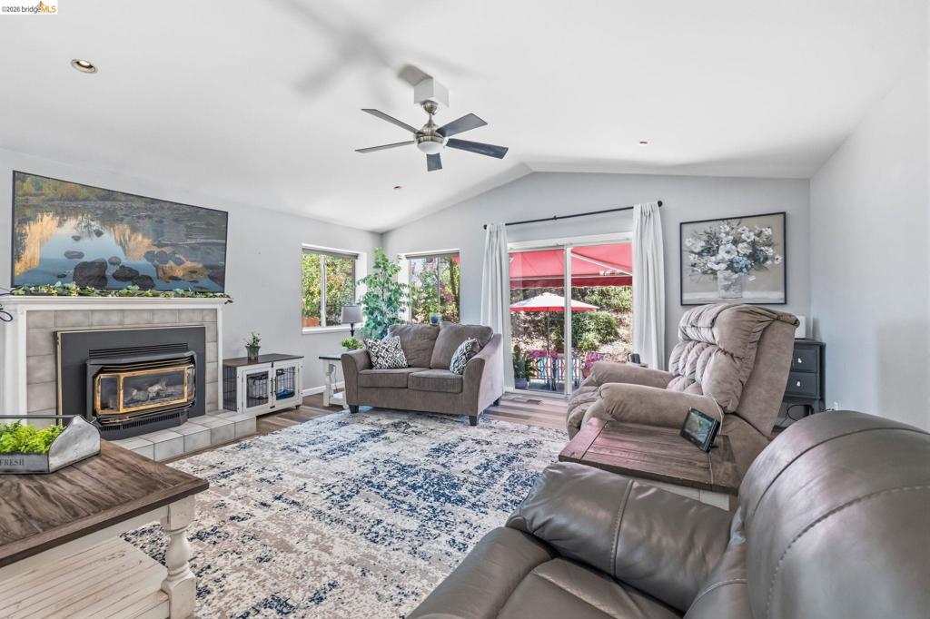 18570 Pradera Real Rd, Sonora, CA 95370