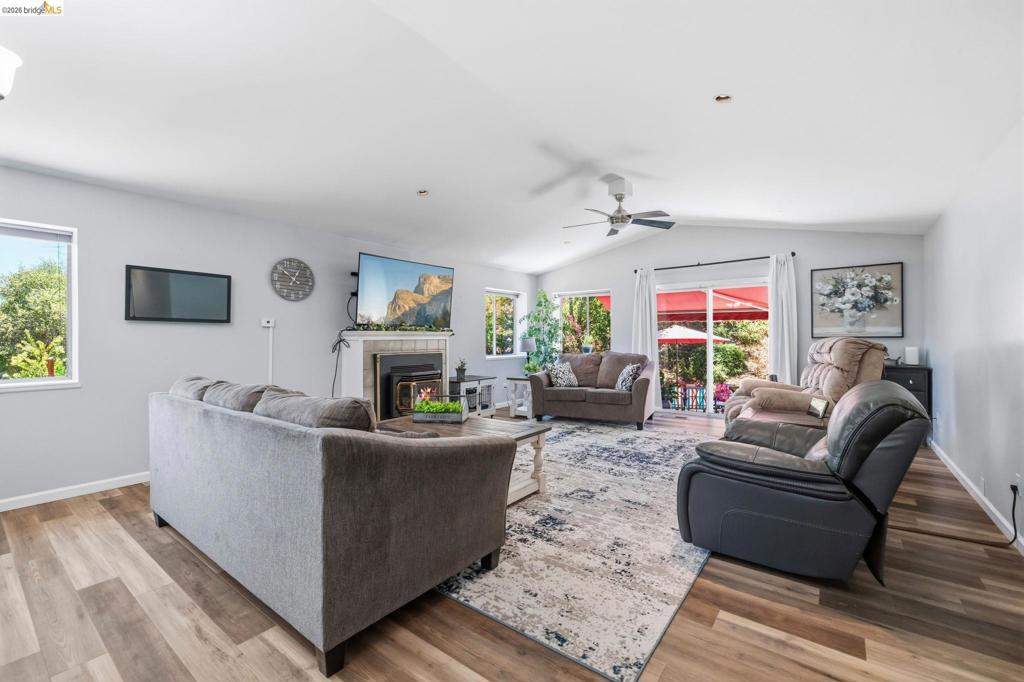 18570 Pradera Real Rd, Sonora, CA 95370