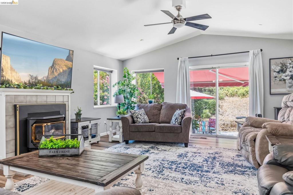 18570 Pradera Real Rd, Sonora, CA 95370