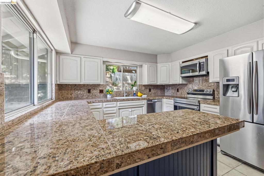17202 Suez Canal Dr, Sonora, CA 95370