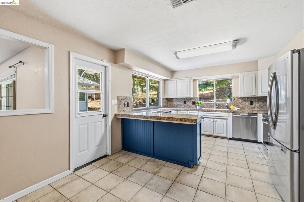17202 Suez Canal Dr, Sonora, CA 95370