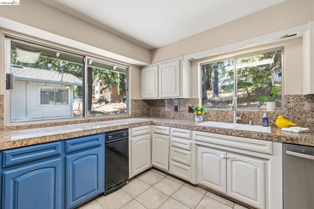 17202 Suez Canal Dr, Sonora, CA 95370