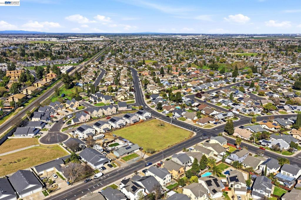 445 N Walnut Ave, Manteca, CA 95336