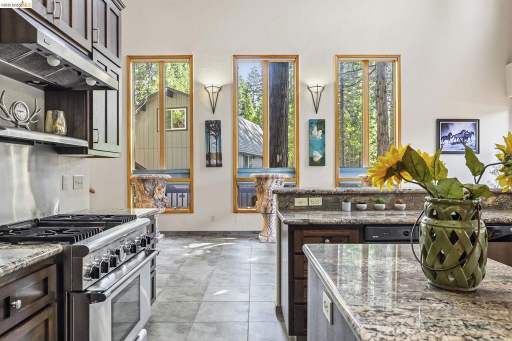 28421 Old Strawberry Rd, Strawberry, CA 95375