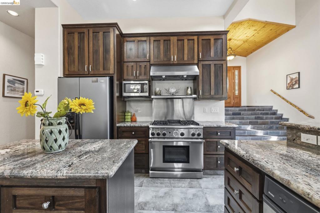 28421 Old Strawberry Rd, Strawberry, CA 95375