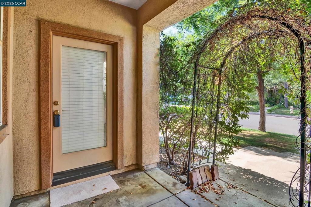 30 Echo Ct, Patterson, CA 95363
