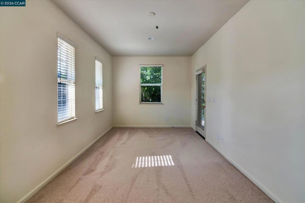 30 Echo Ct, Patterson, CA 95363