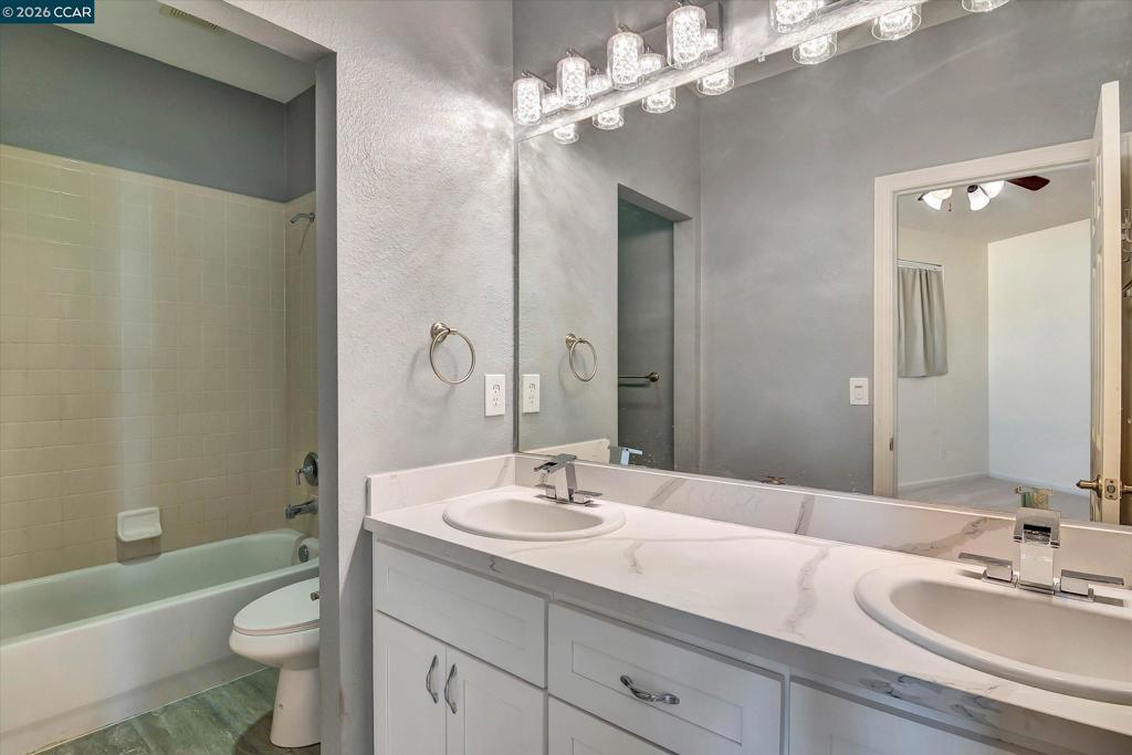 30 Echo Ct, Patterson, CA 95363