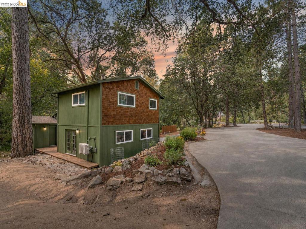 21551 Phoenix Lake Rd, Sonora, CA 95370