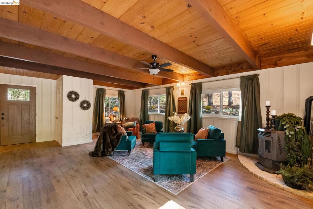 21551 Phoenix Lake Rd, Sonora, CA 95370