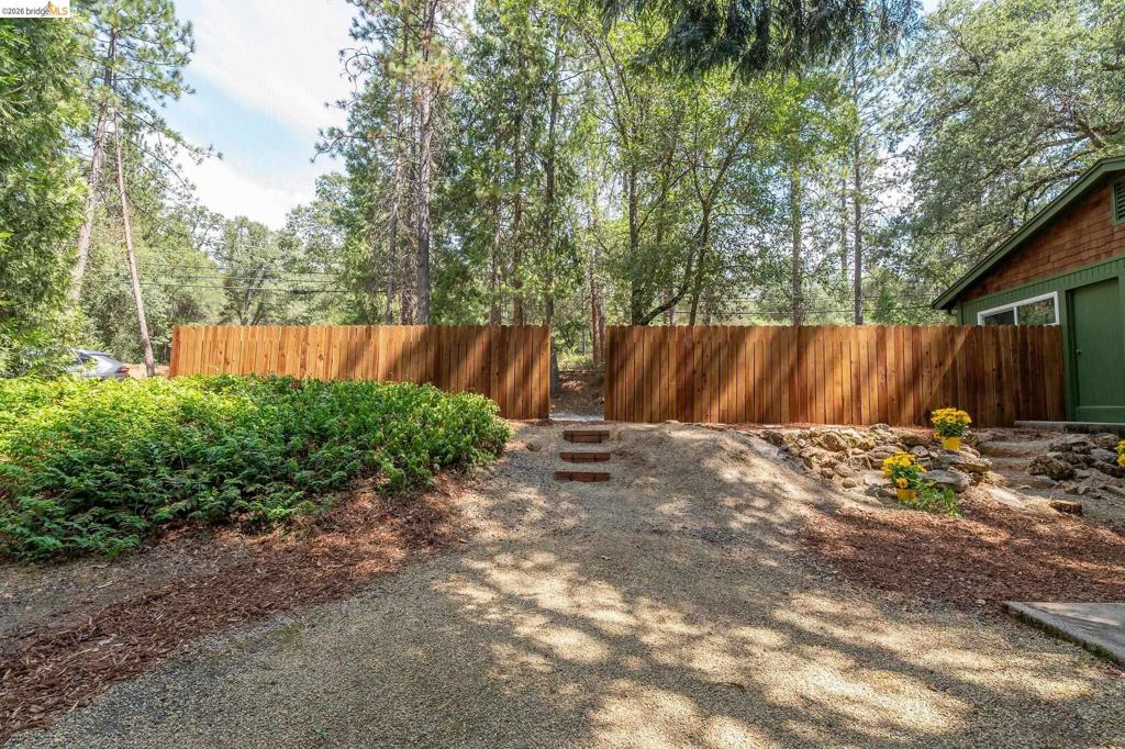 21551 Phoenix Lake Rd, Sonora, CA 95370