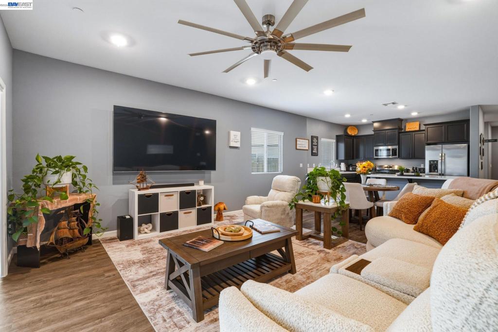 726 Sudbrook Ct, Patterson, CA 95363