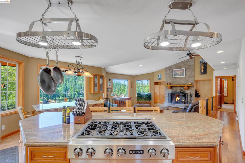 20162 Pine Mountain Dr, Groveland, CA 95321