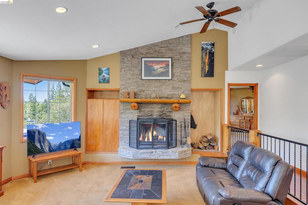 20162 Pine Mountain Dr, Groveland, CA 95321
