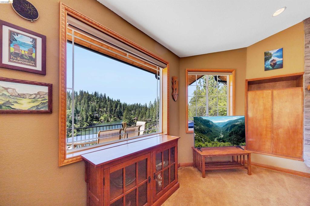 20162 Pine Mountain Dr, Groveland, CA 95321