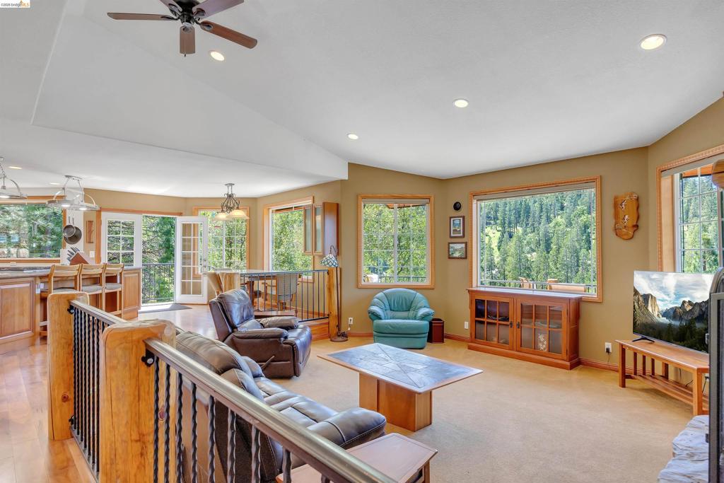 20162 Pine Mountain Dr, Groveland, CA 95321