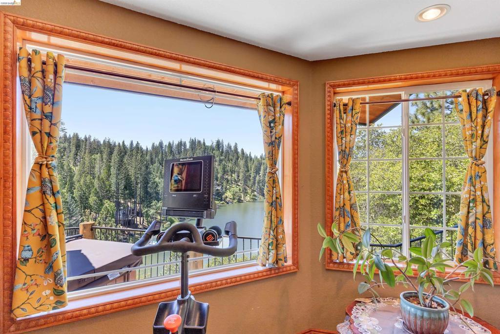 20162 Pine Mountain Dr, Groveland, CA 95321