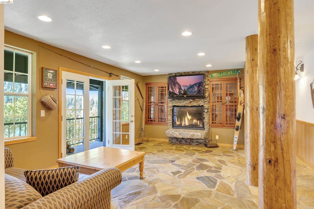20162 Pine Mountain Dr, Groveland, CA 95321