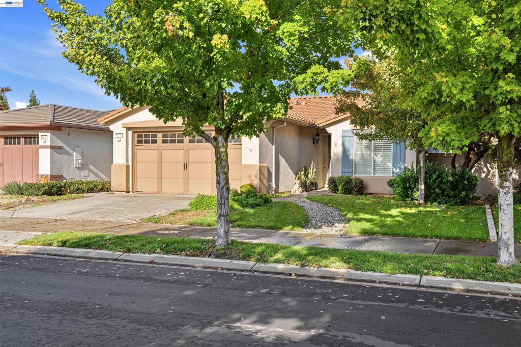 2336 Shadow Berry Dr, Manteca, CA 95336