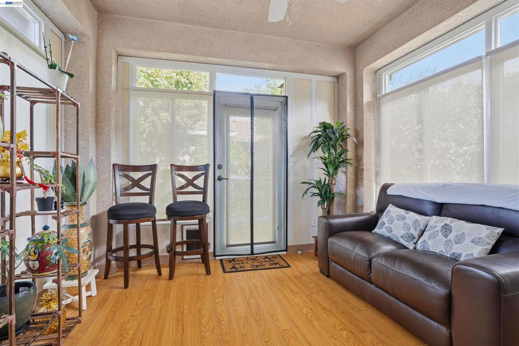 2336 Shadow Berry Dr, Manteca, CA 95336