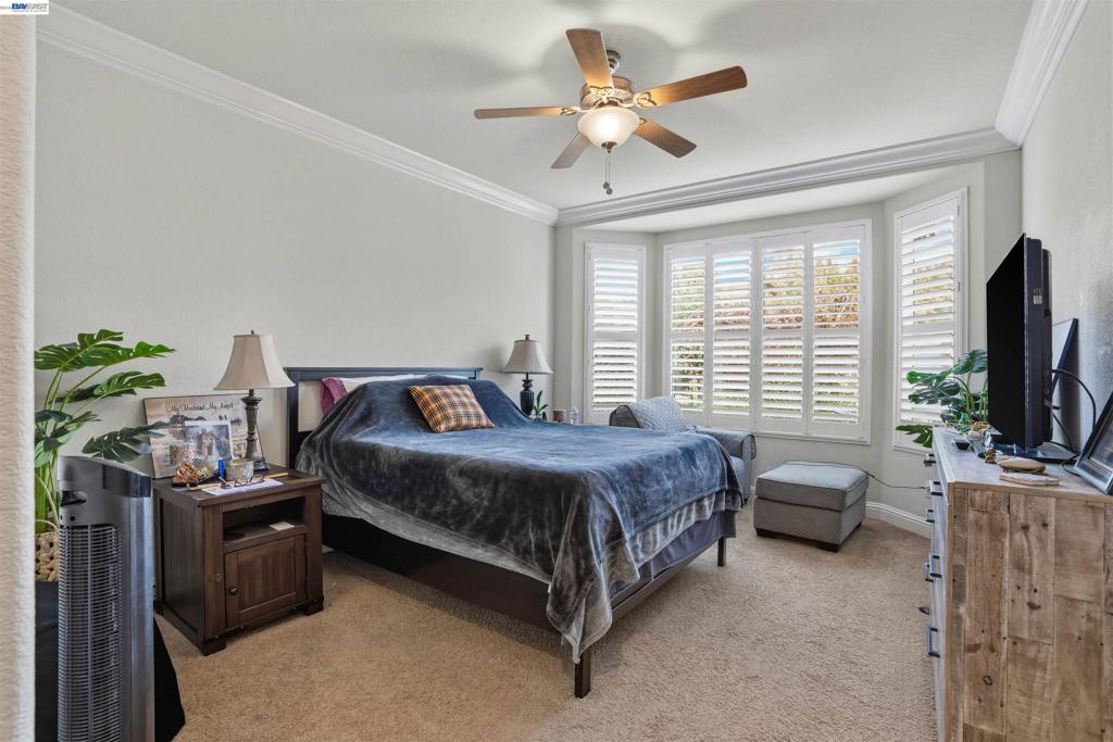 2336 Shadow Berry Dr, Manteca, CA 95336