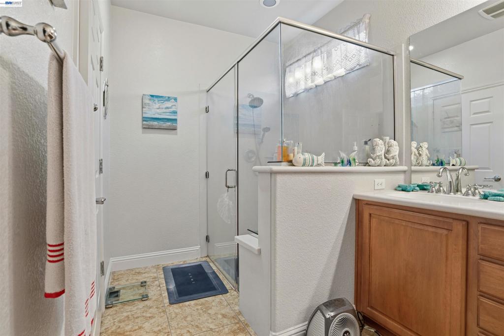 2336 Shadow Berry Dr, Manteca, CA 95336