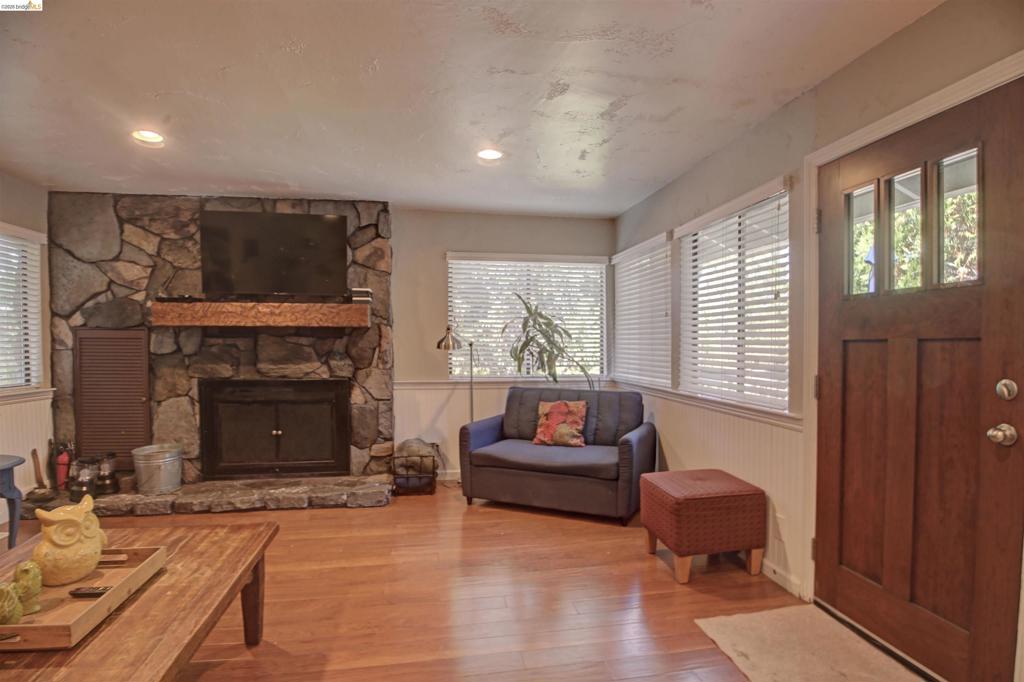 20097 Ridgecrest Way, Groveland, CA 95321