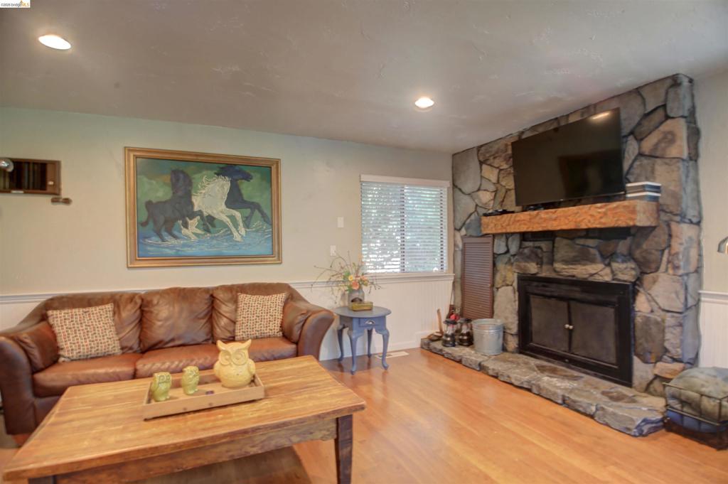20097 Ridgecrest Way, Groveland, CA 95321