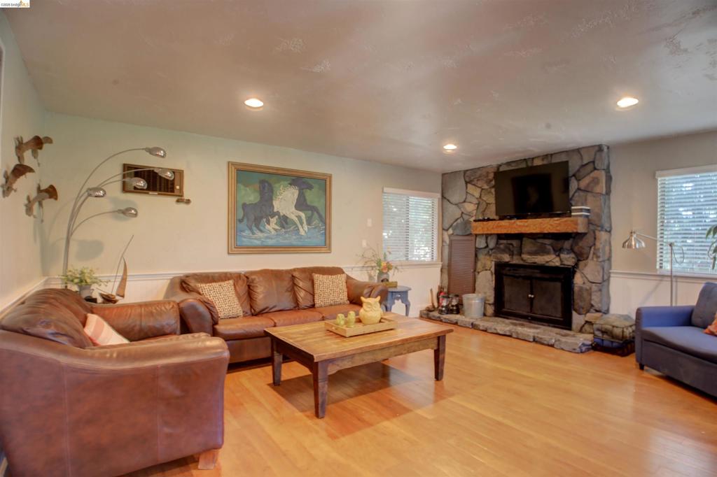 20097 Ridgecrest Way, Groveland, CA 95321