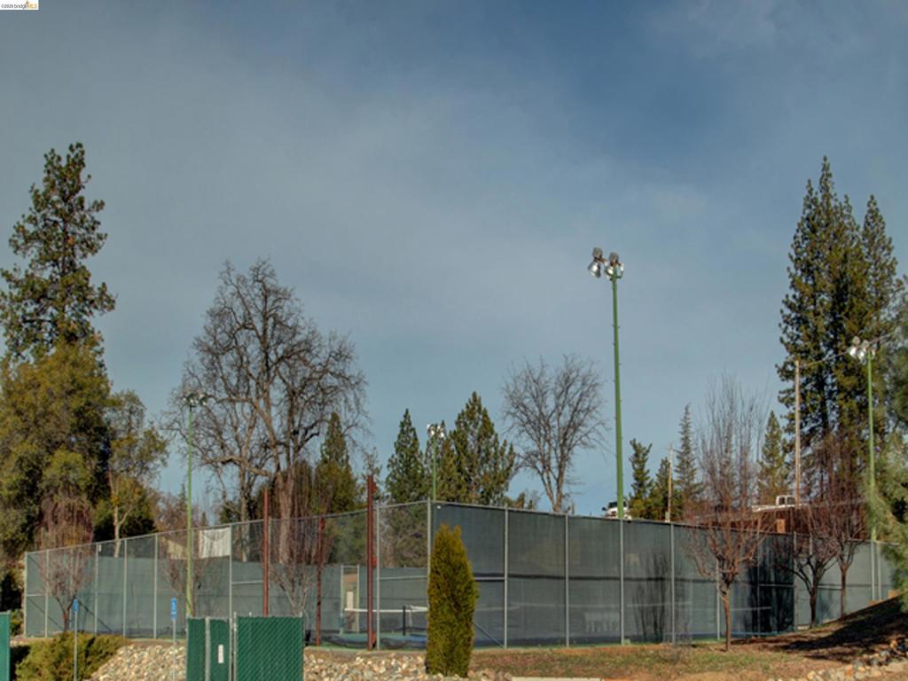 20097 Ridgecrest Way, Groveland, CA 95321
