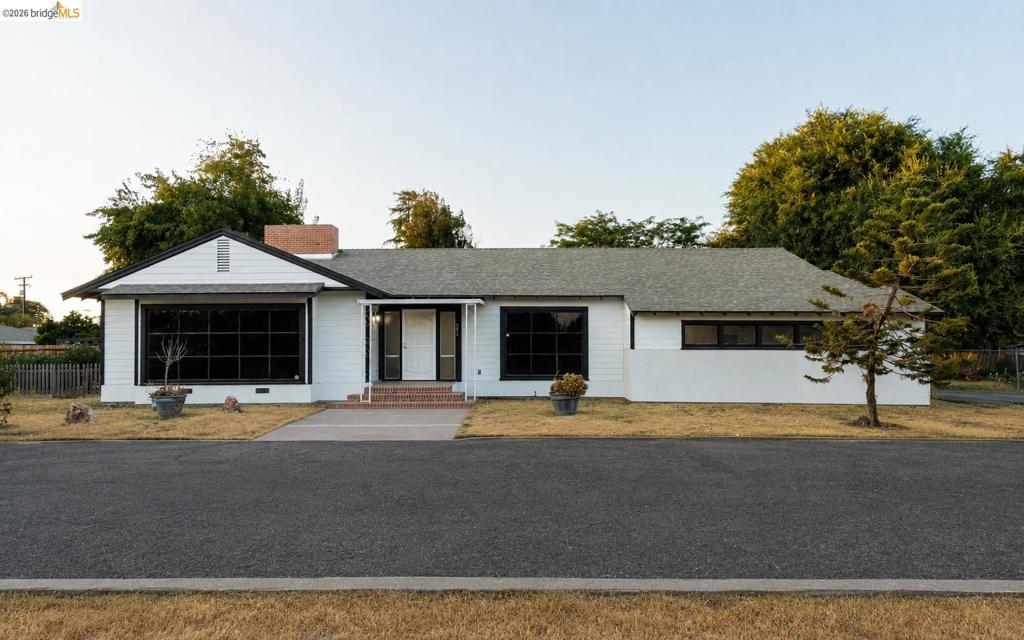 392 W Grand AVE, Porterville, CA 93257