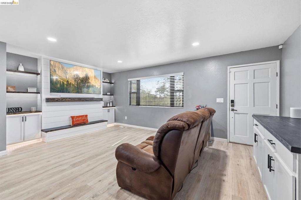 18955 North Dr, Jamestown, CA 95327
