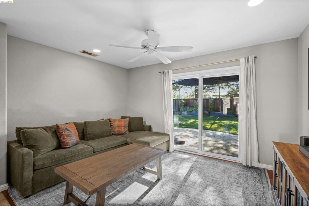 1049 Meadowgate Way, Brentwood (CC), CA 94513