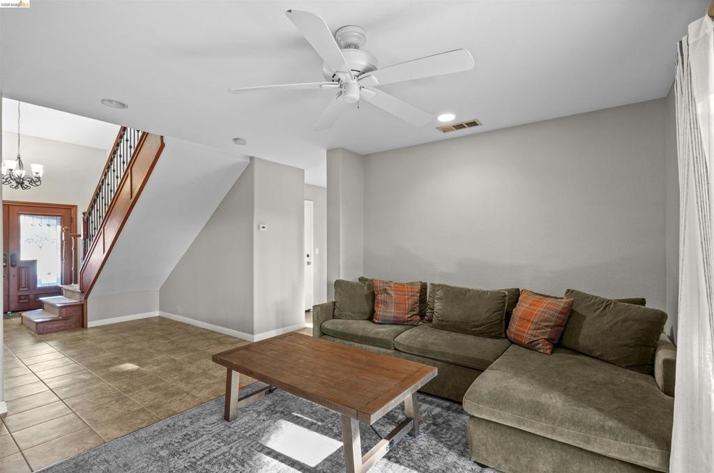 1049 Meadowgate Way, Brentwood (CC), CA 94513