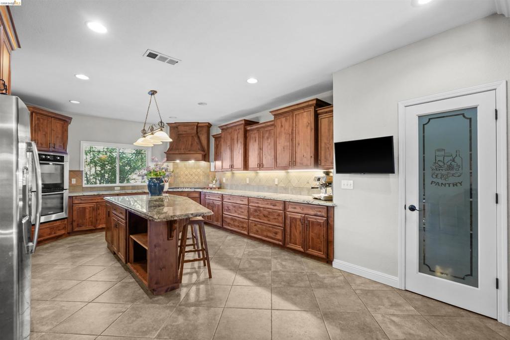 1049 Meadowgate Way, Brentwood (CC), CA 94513
